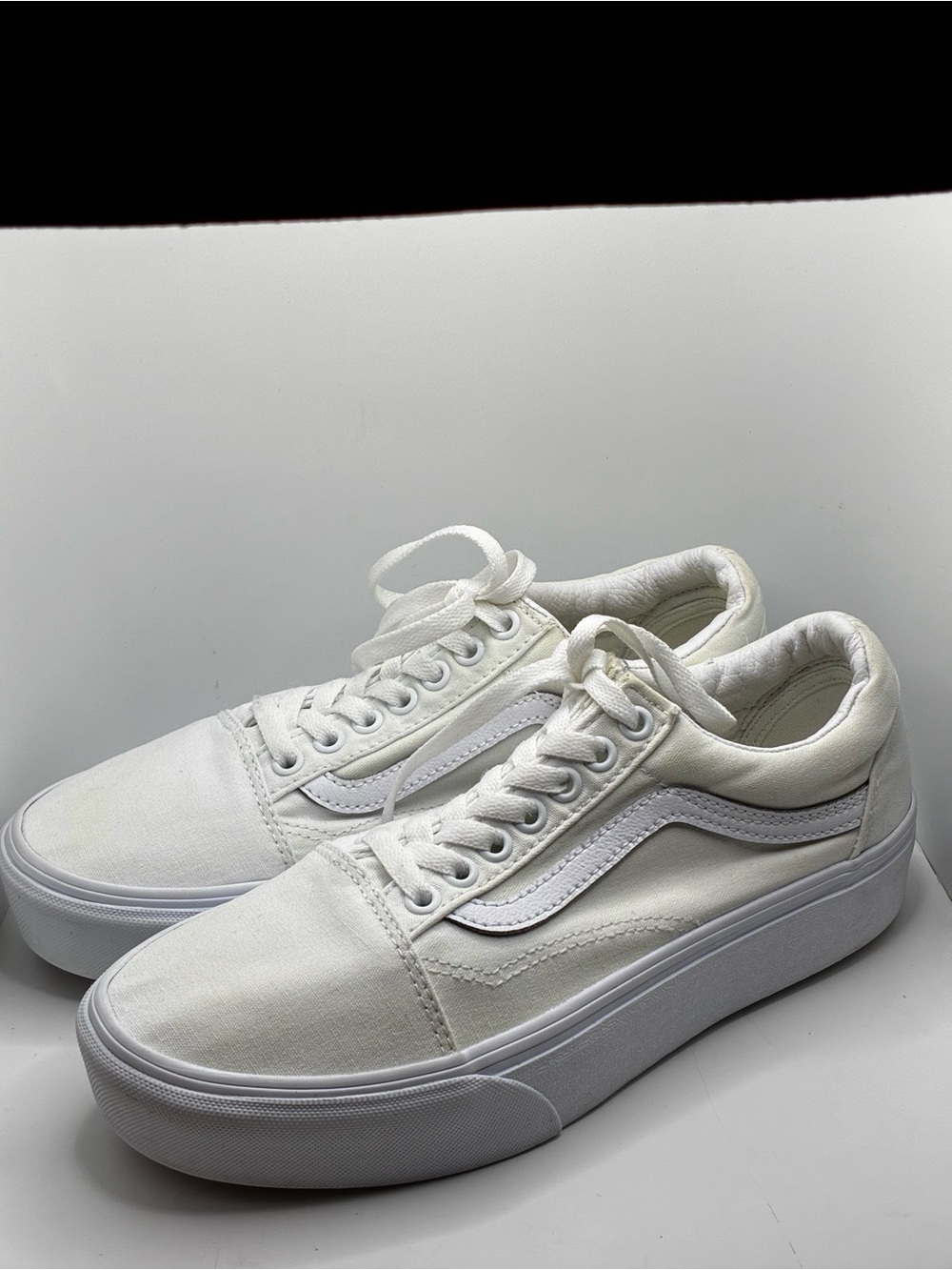 VANS SNEAKER /LACE FRONT/ WHITE
WOMENS 7.5 MENS 9 / 1.5 INCH SOLE